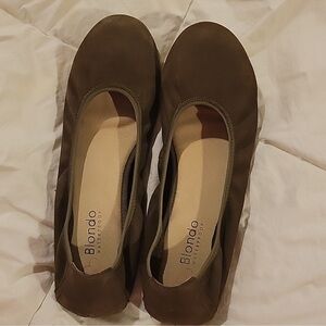 Blondo Women's Waterproof Flats - Brown - Like-New Condition!